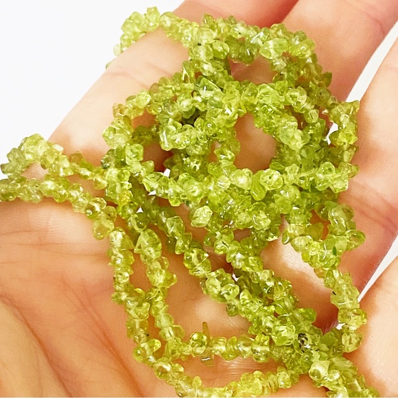 Peridot natural stone green chip long necklace 36” - Picture 3 of 6